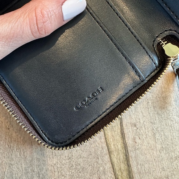 NWT Coach Signature Zip Around Wallet - Picture 5 of 6
